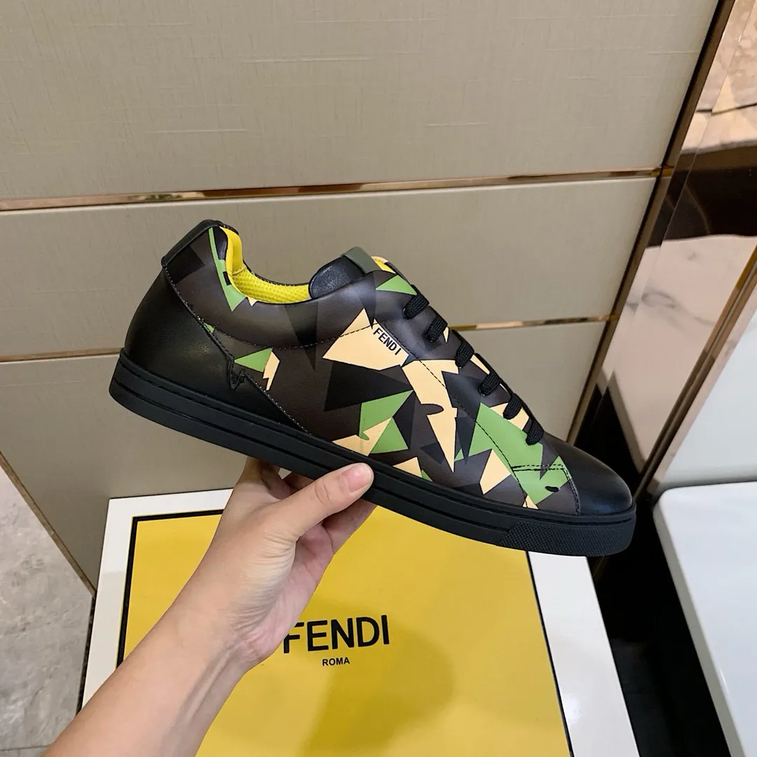 Factory Price: 380💰 Sun] FENDI Classic Comfort Men's, this sophisticated sneaker is handcrafted from soft calfskin. Mesh inner surface, ultra-light rubber material and rough outsole. This unique thin style is suitable for the casual and exquisite sensibility of this season. It is comfortable and natural on the feet. It is an everyday style for casual travel in autumn and winter! Code number: 38/44, customized 45